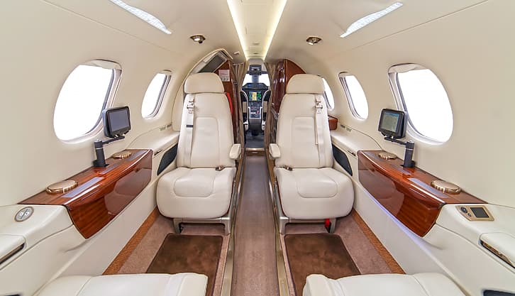 Embraer Phenom 300 N329MC