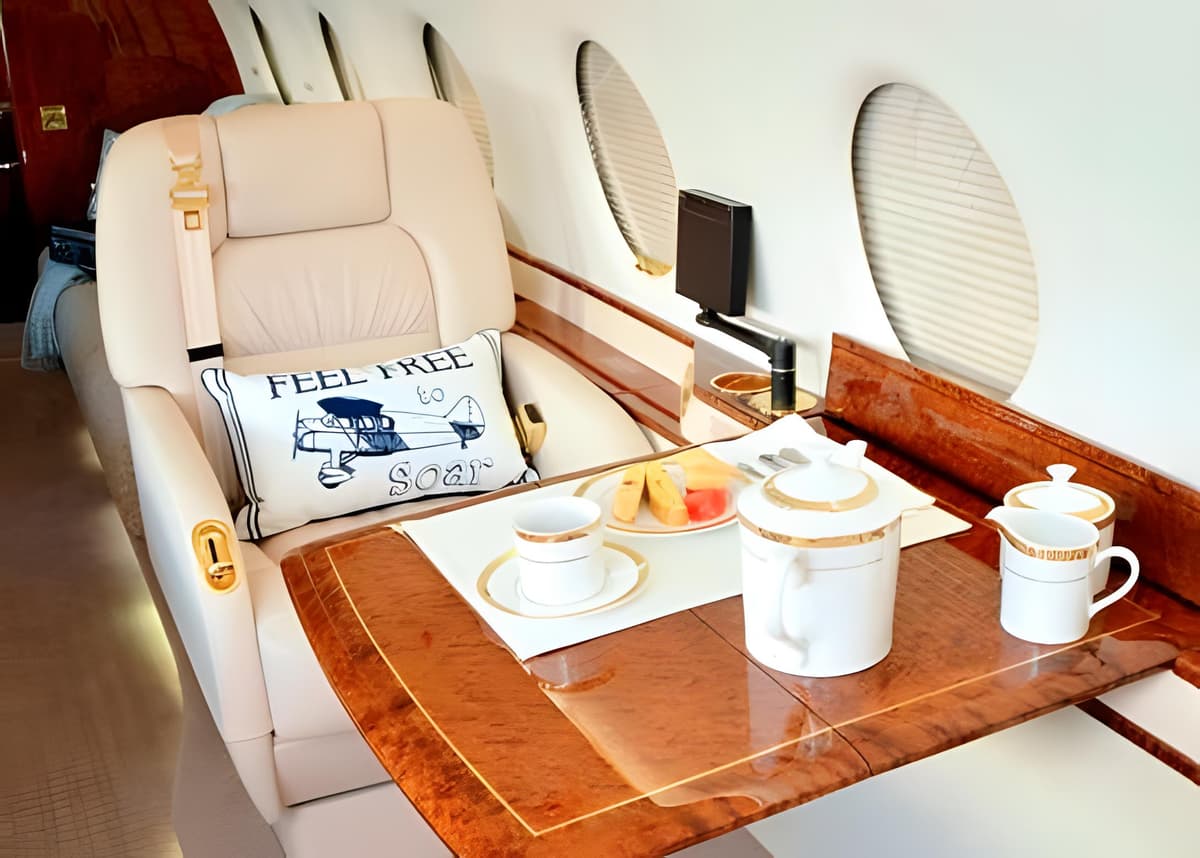Gulfstream G200 N329PK
