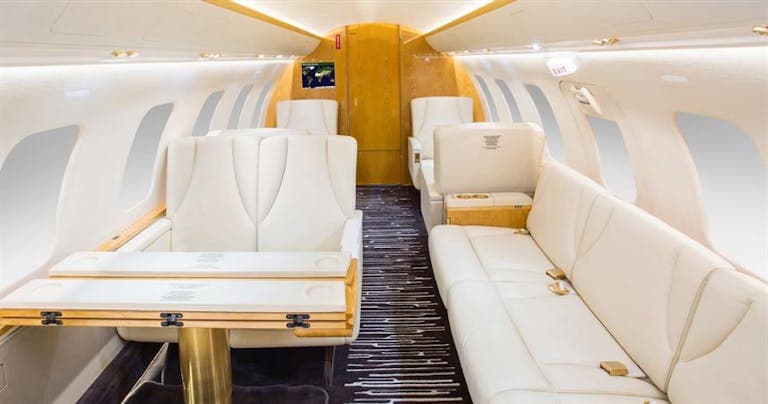Challenger 605 N329TL