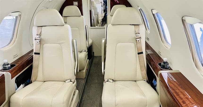Embraer Phenom 300 N330GV