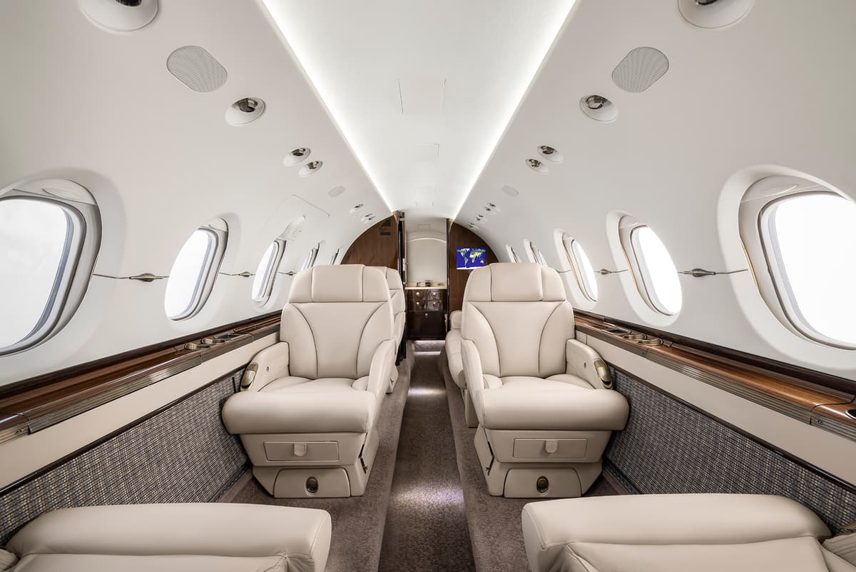 Hawker 900XP N330GW