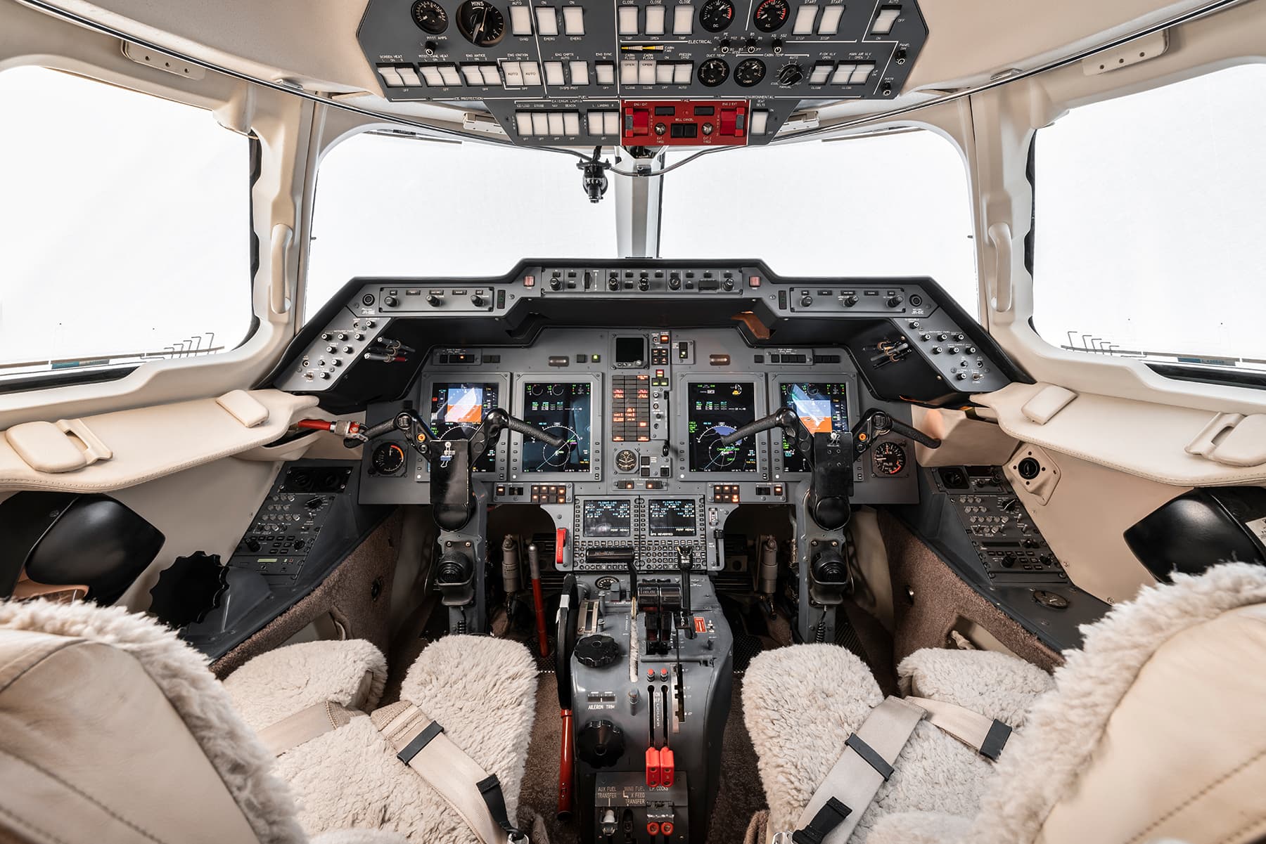 Hawker 900XP N330GW