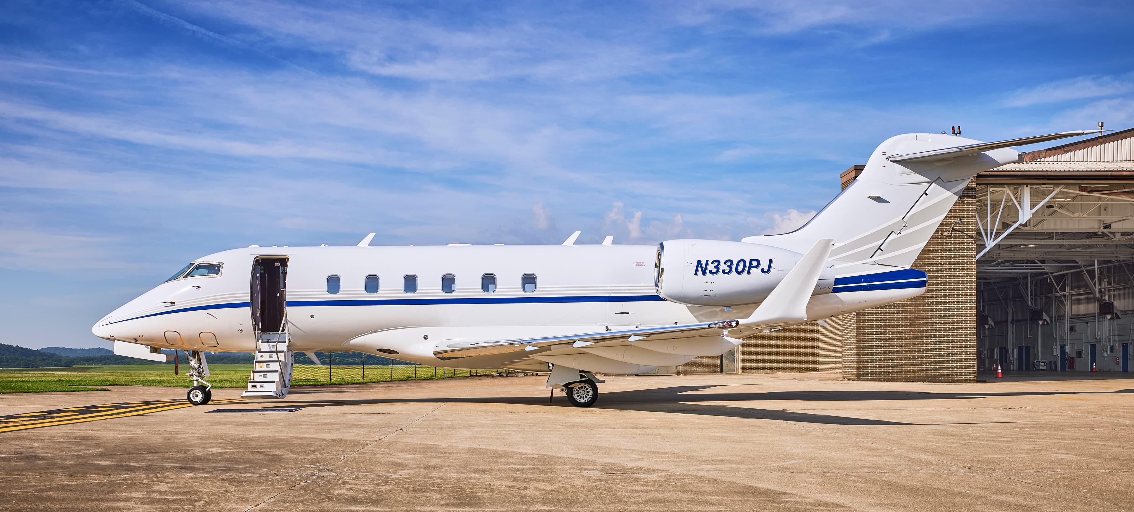 Challenger 300 N330PJ
