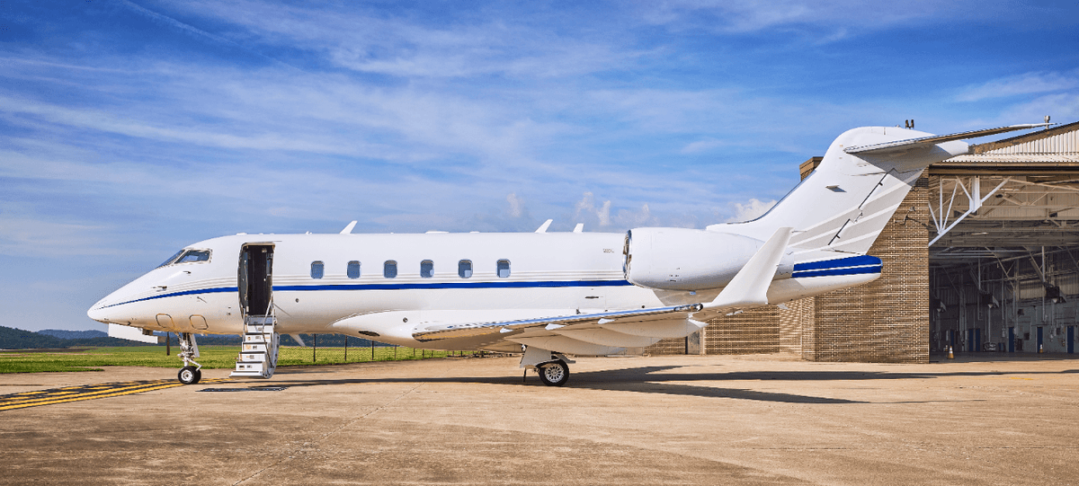 Challenger 300 N330PJ