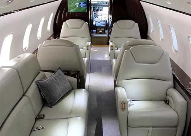 Challenger 300 N332AR