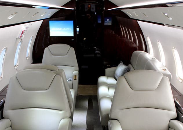 Challenger 300 N332AR