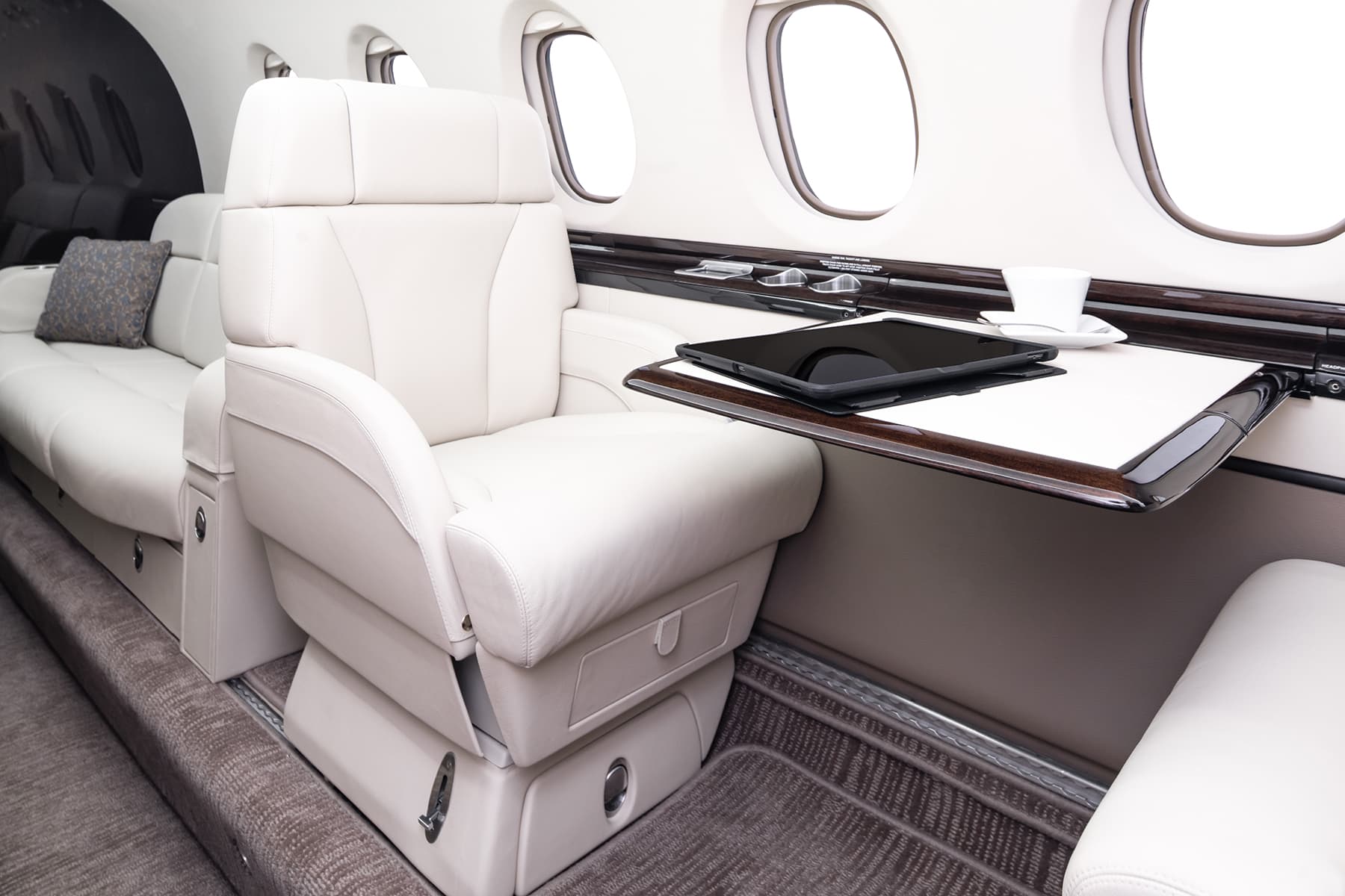 Hawker 850XP N333MV