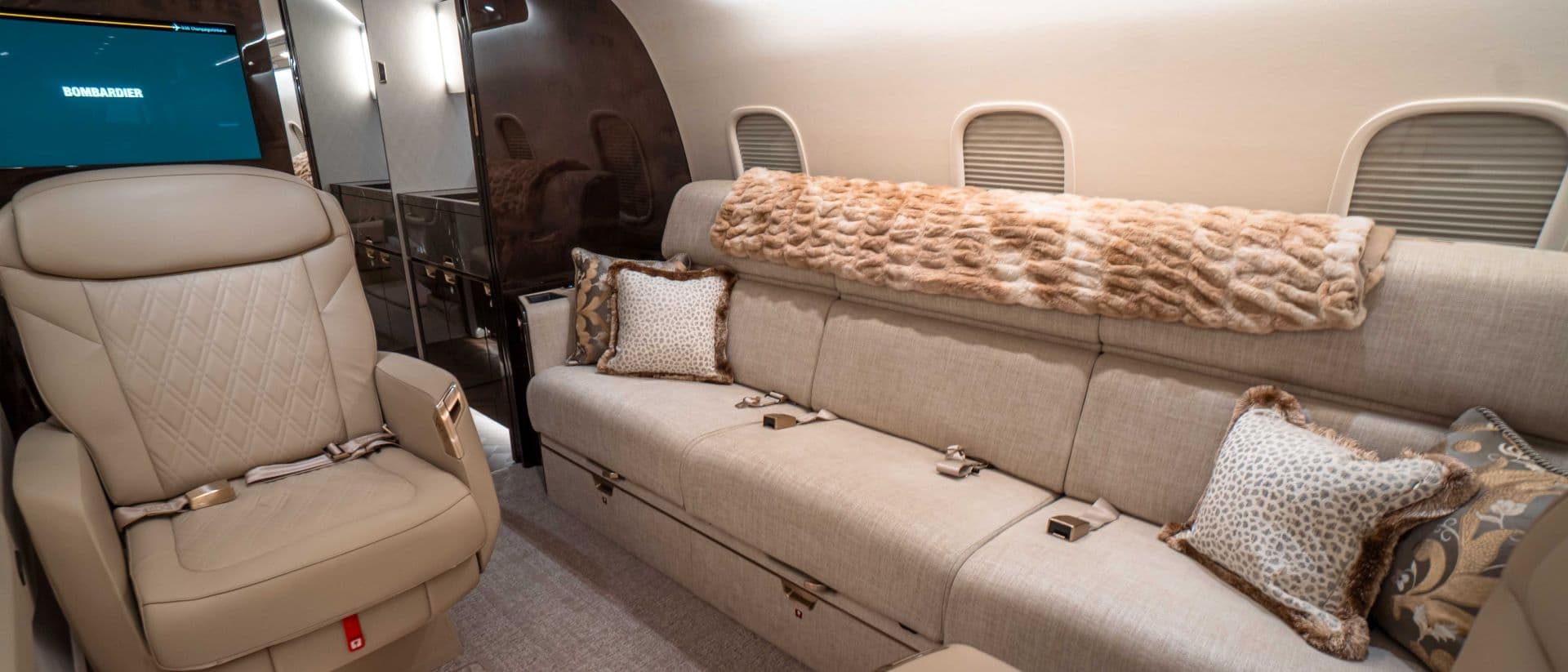 Challenger 3500 N335FG
