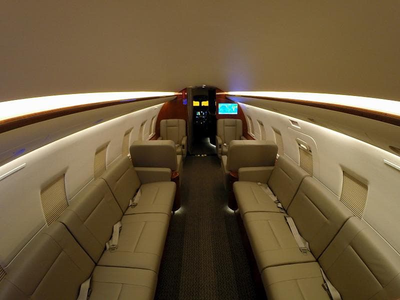 Challenger 604 N340AK