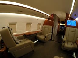 Challenger 604 N340AK