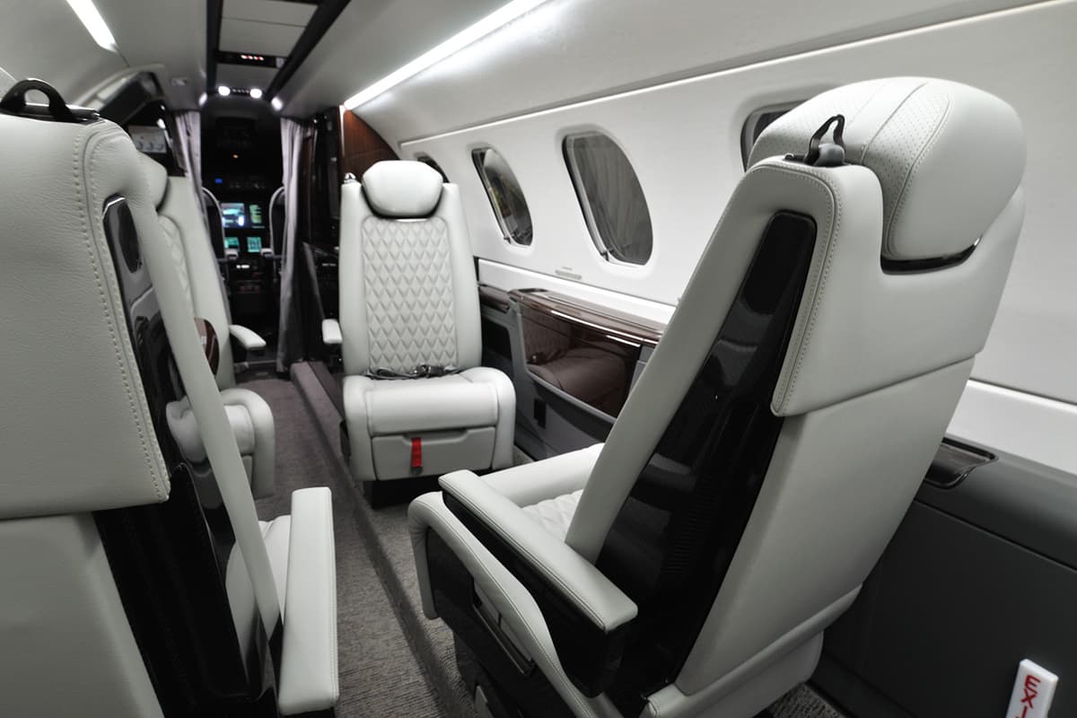 Embraer Phenom 300E N342GV