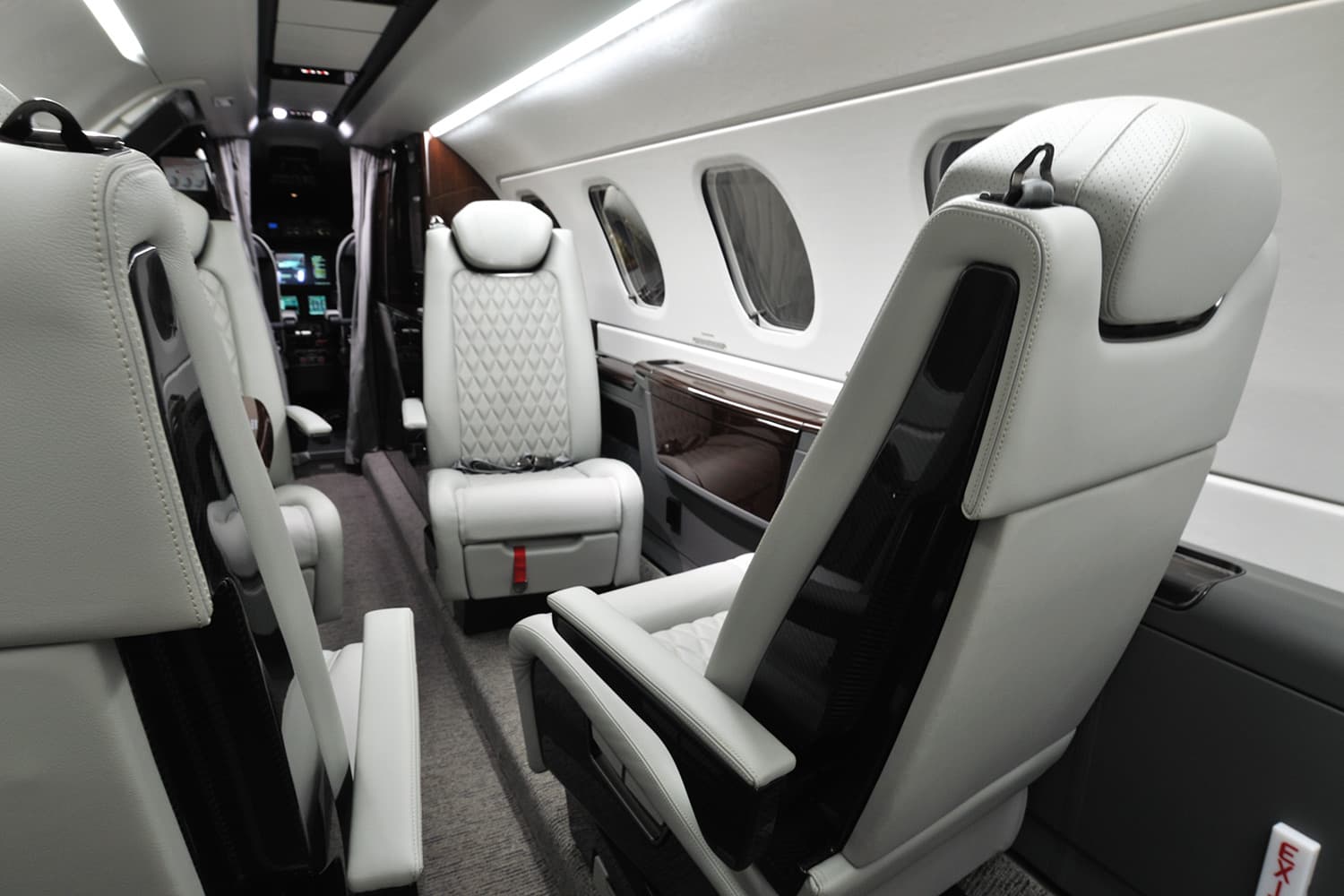 Embraer Phenom 300E N342GV