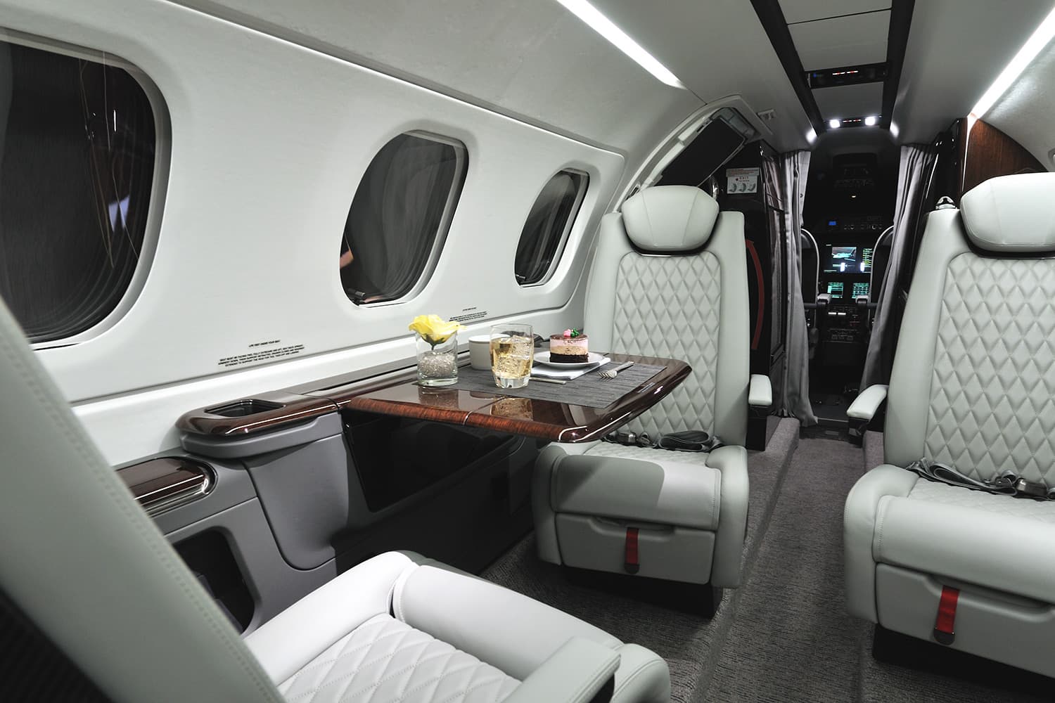 Embraer Phenom 300E N342GV