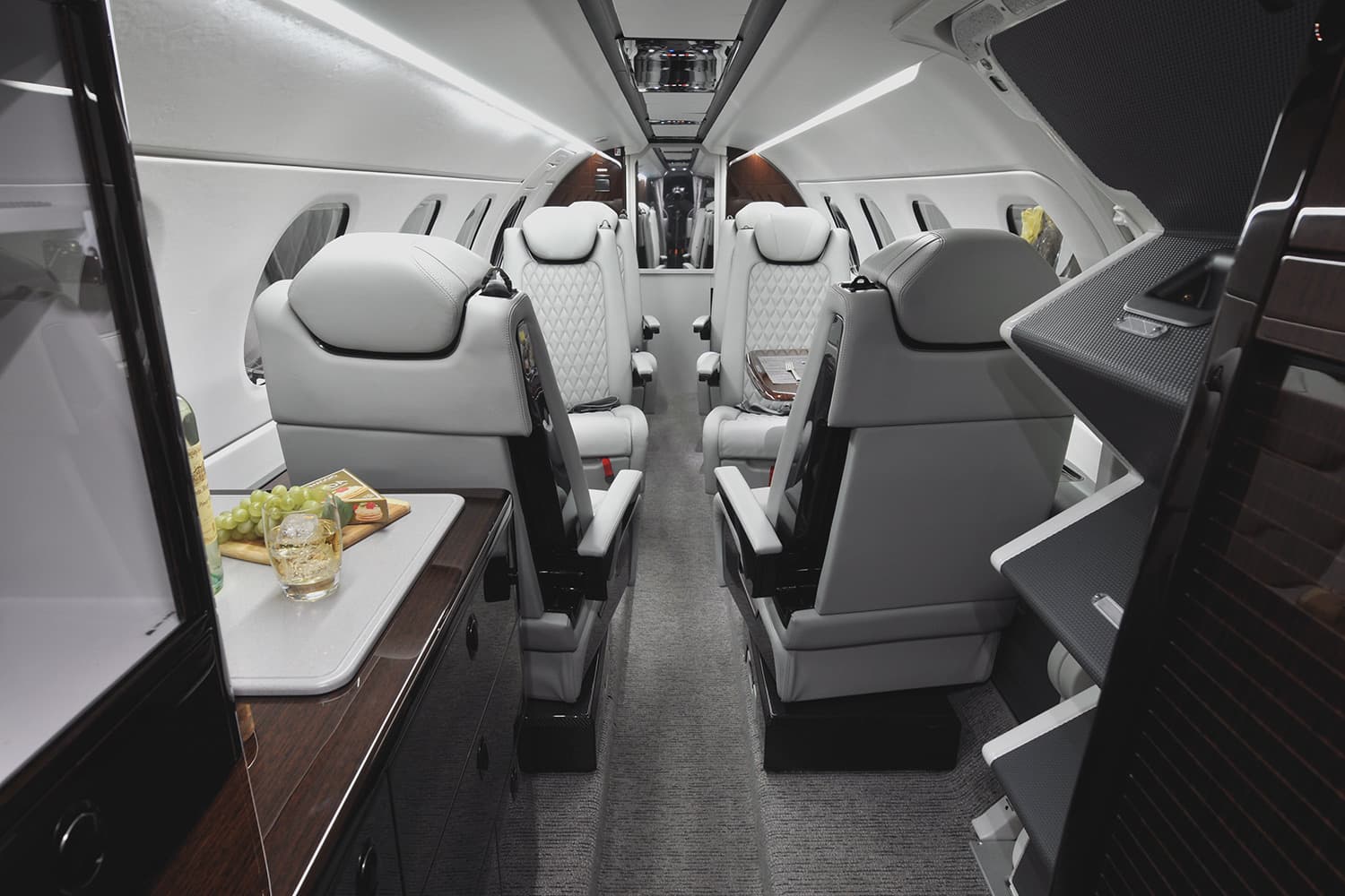 Embraer Phenom 300E N342GV