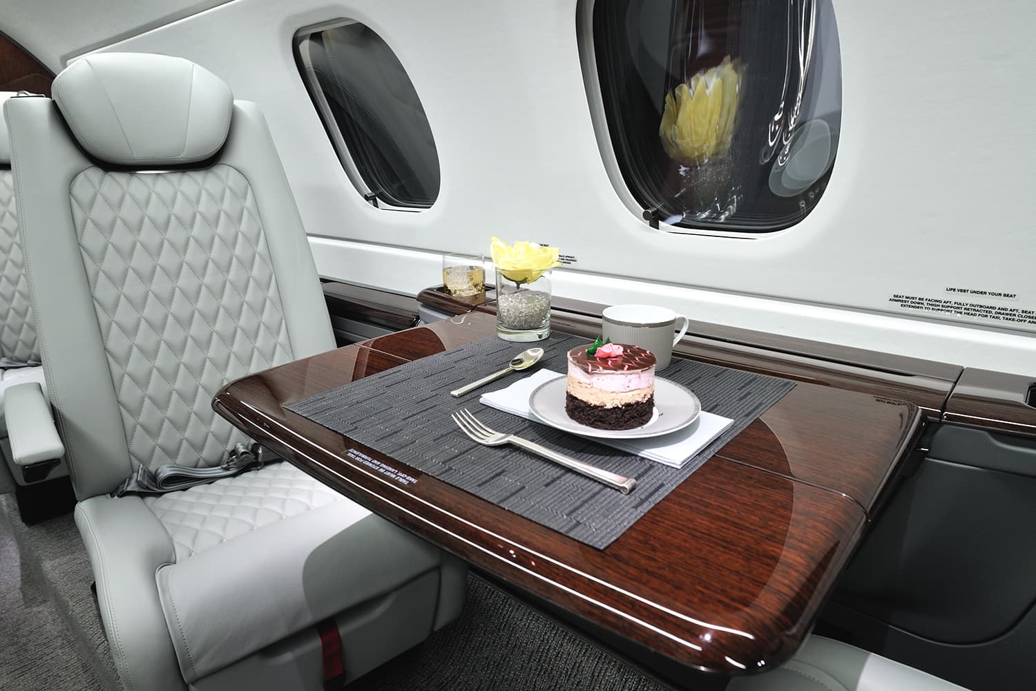 Embraer Phenom 300E N342GV