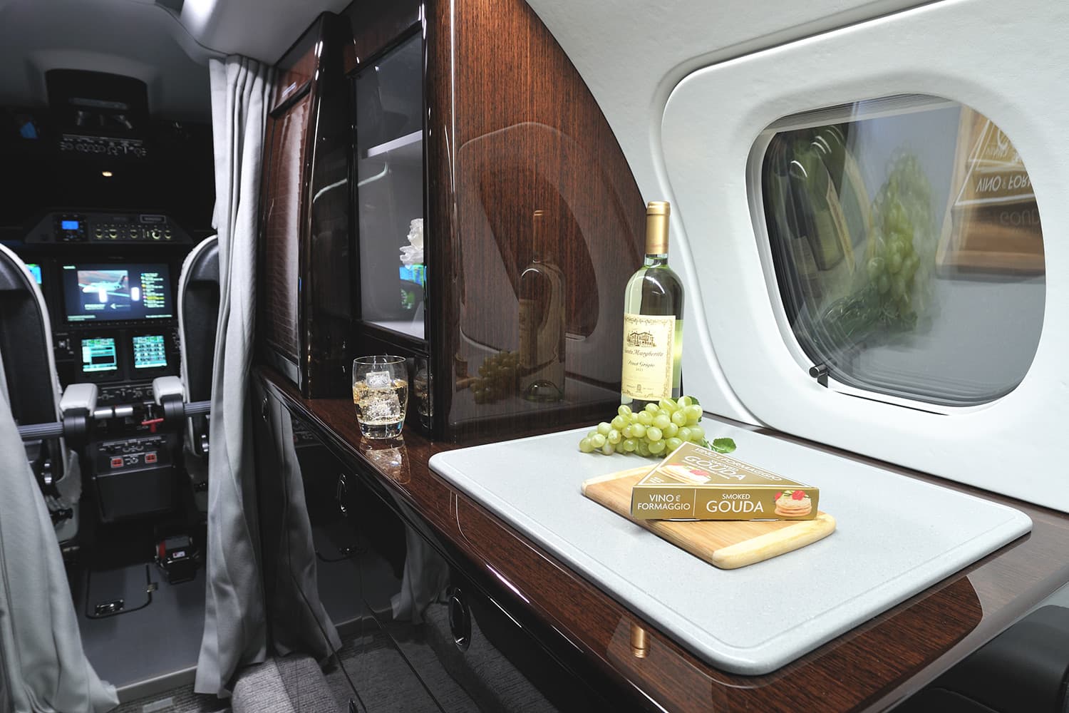 Embraer Phenom 300E N342GV