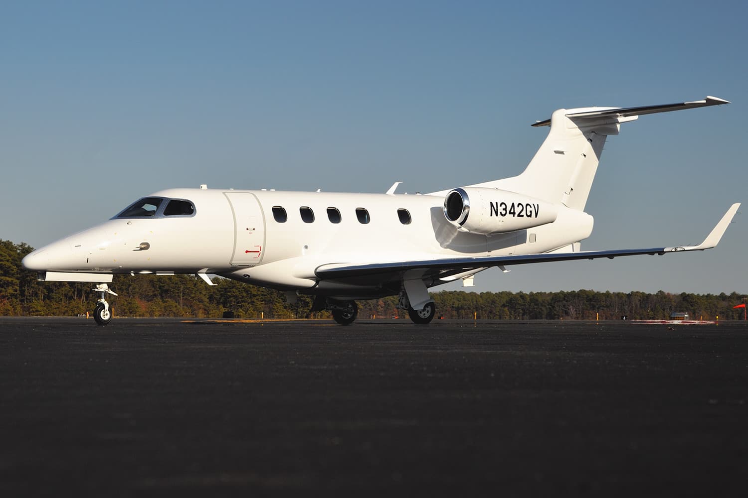 Embraer Phenom 300E N342GV