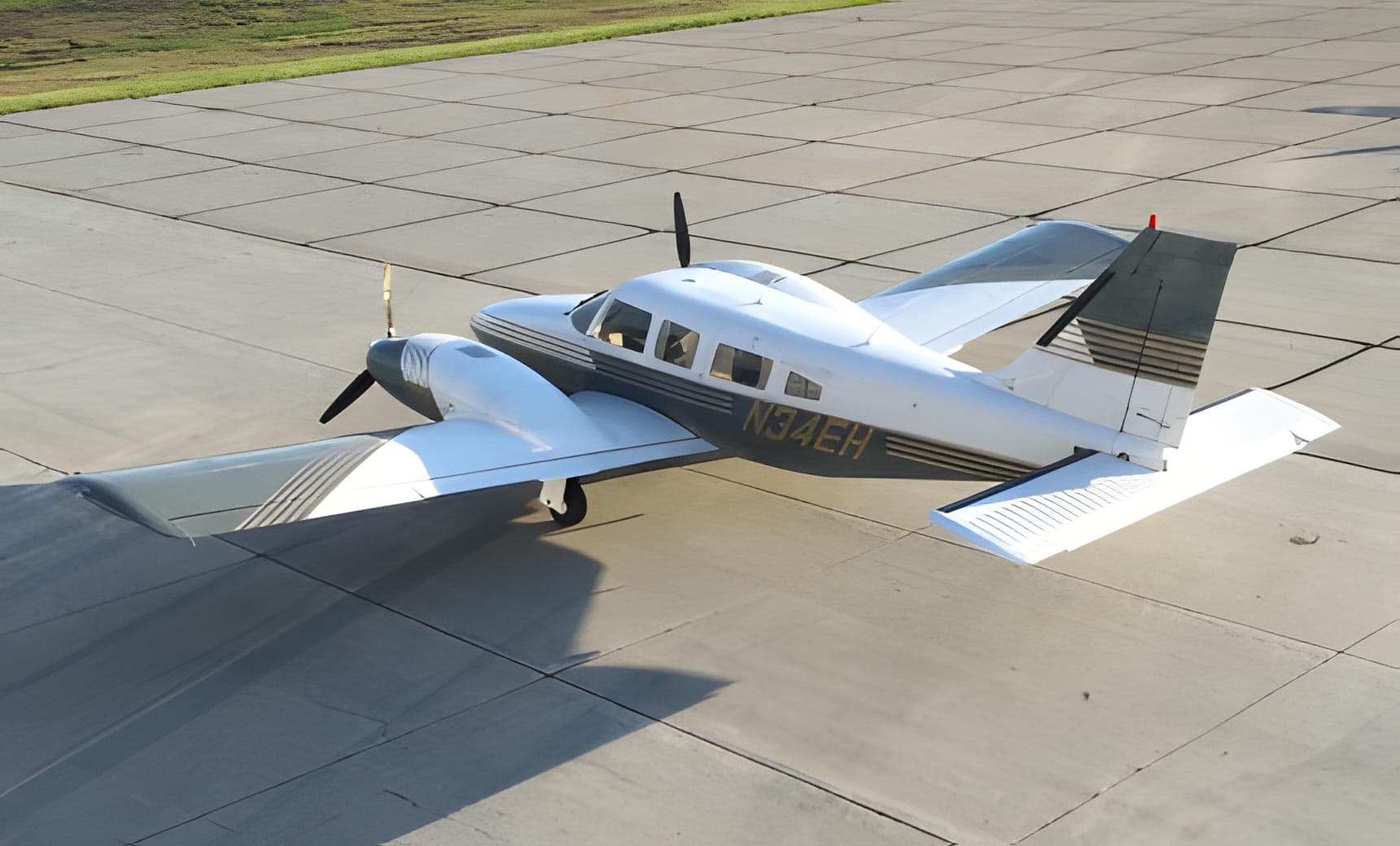 Piper PA-34-220T Seneca V N34EH