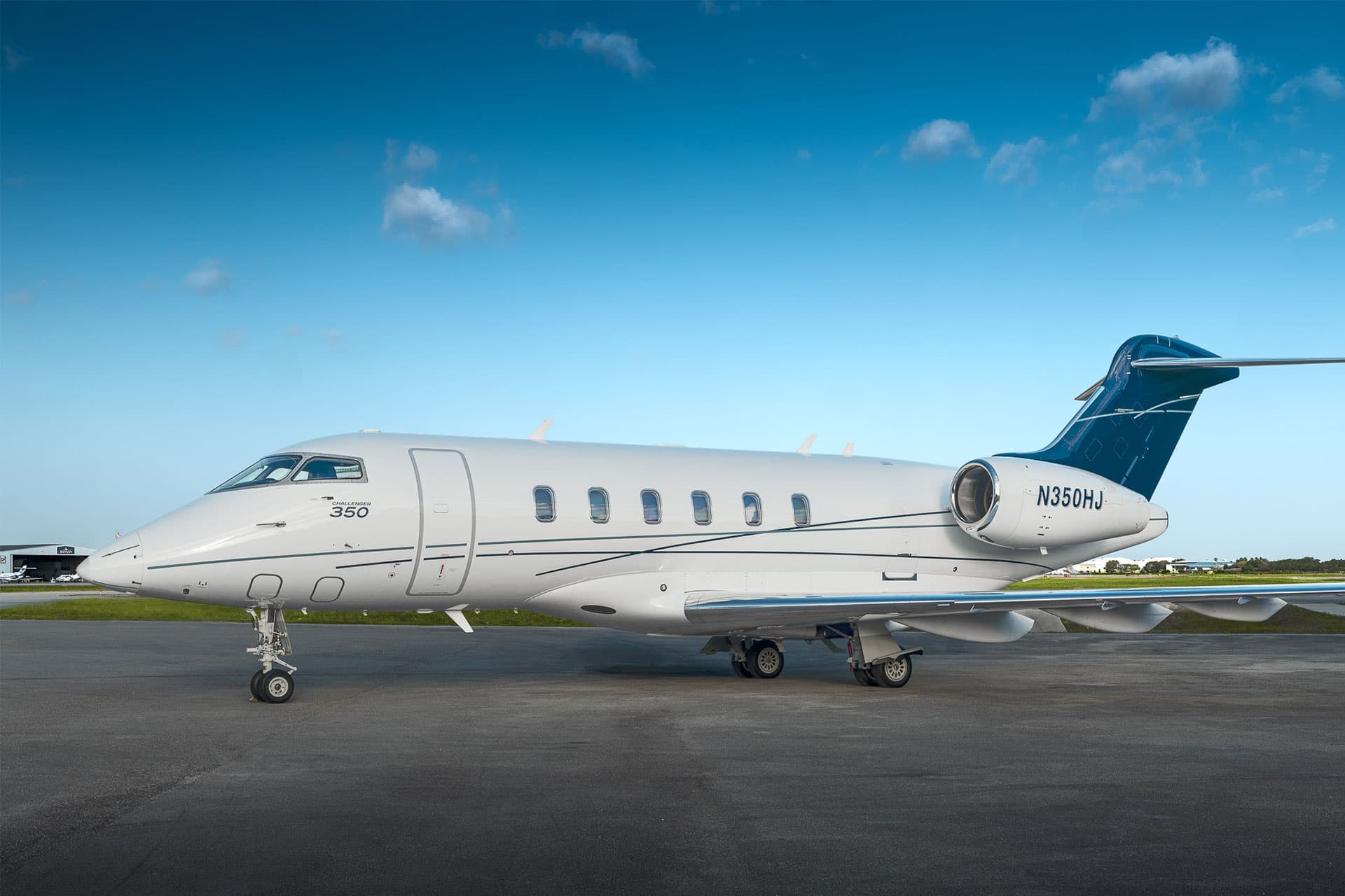 Challenger 350 N350HJ