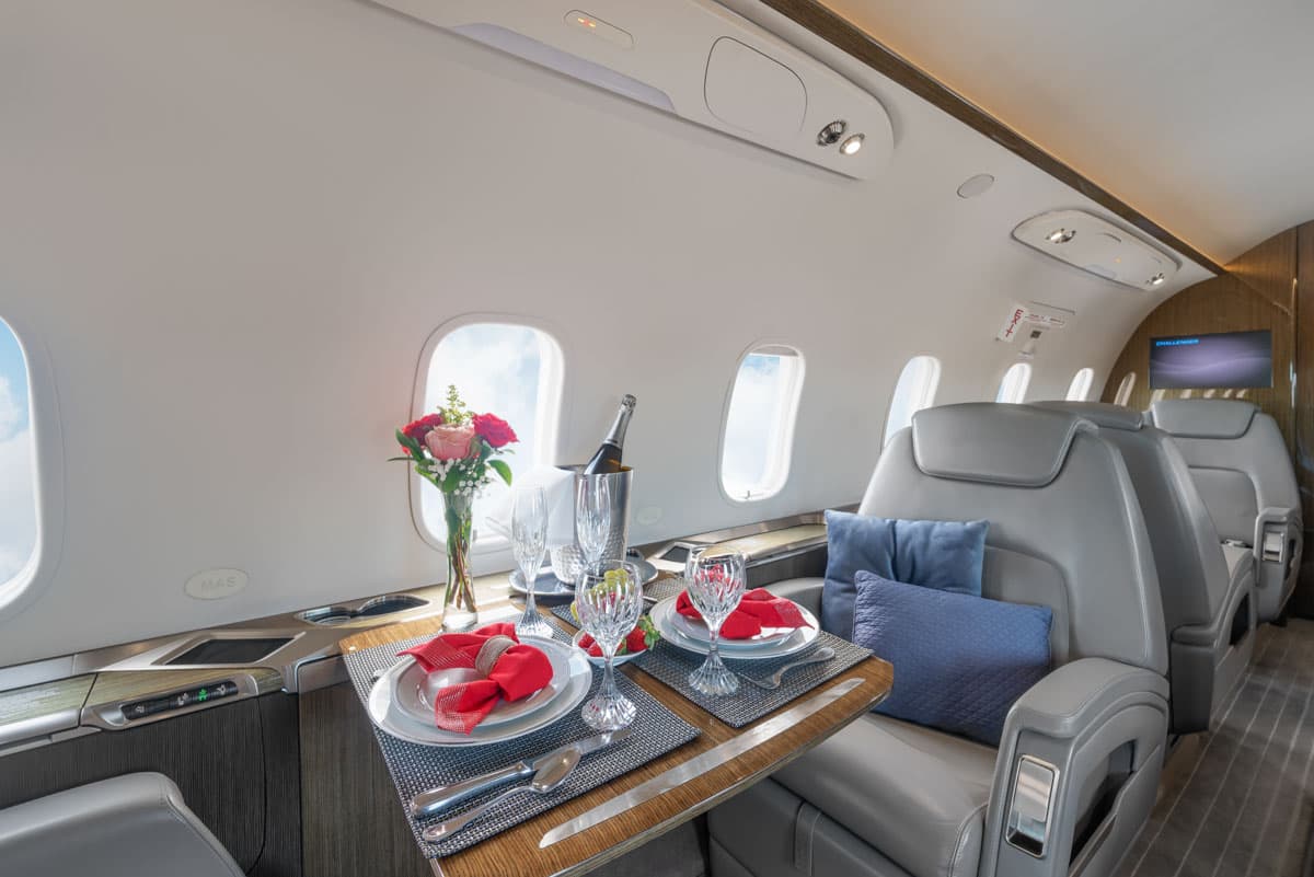 Challenger 350 N350HJ