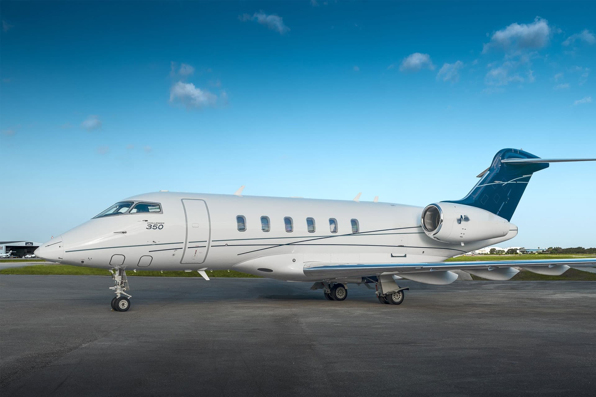 Challenger 350 N350HJ