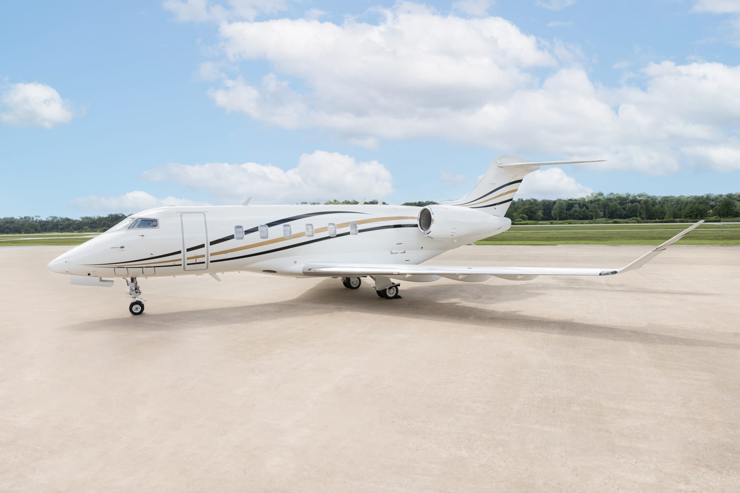 Challenger 350 N350LY