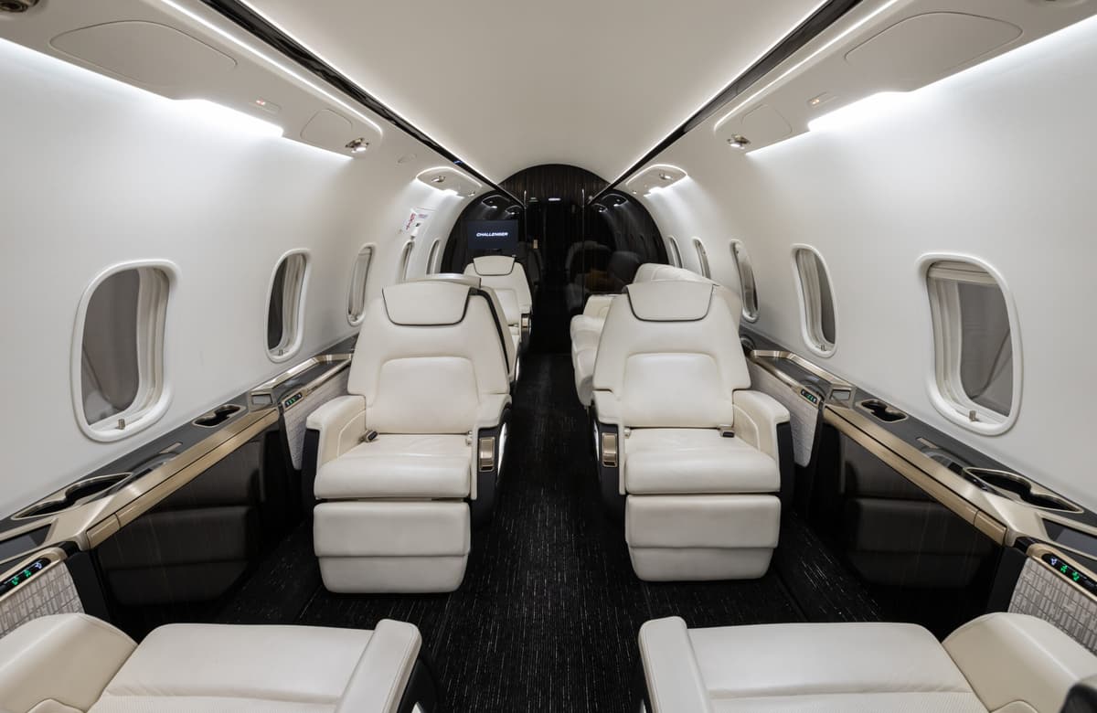 Challenger 350 N350LY