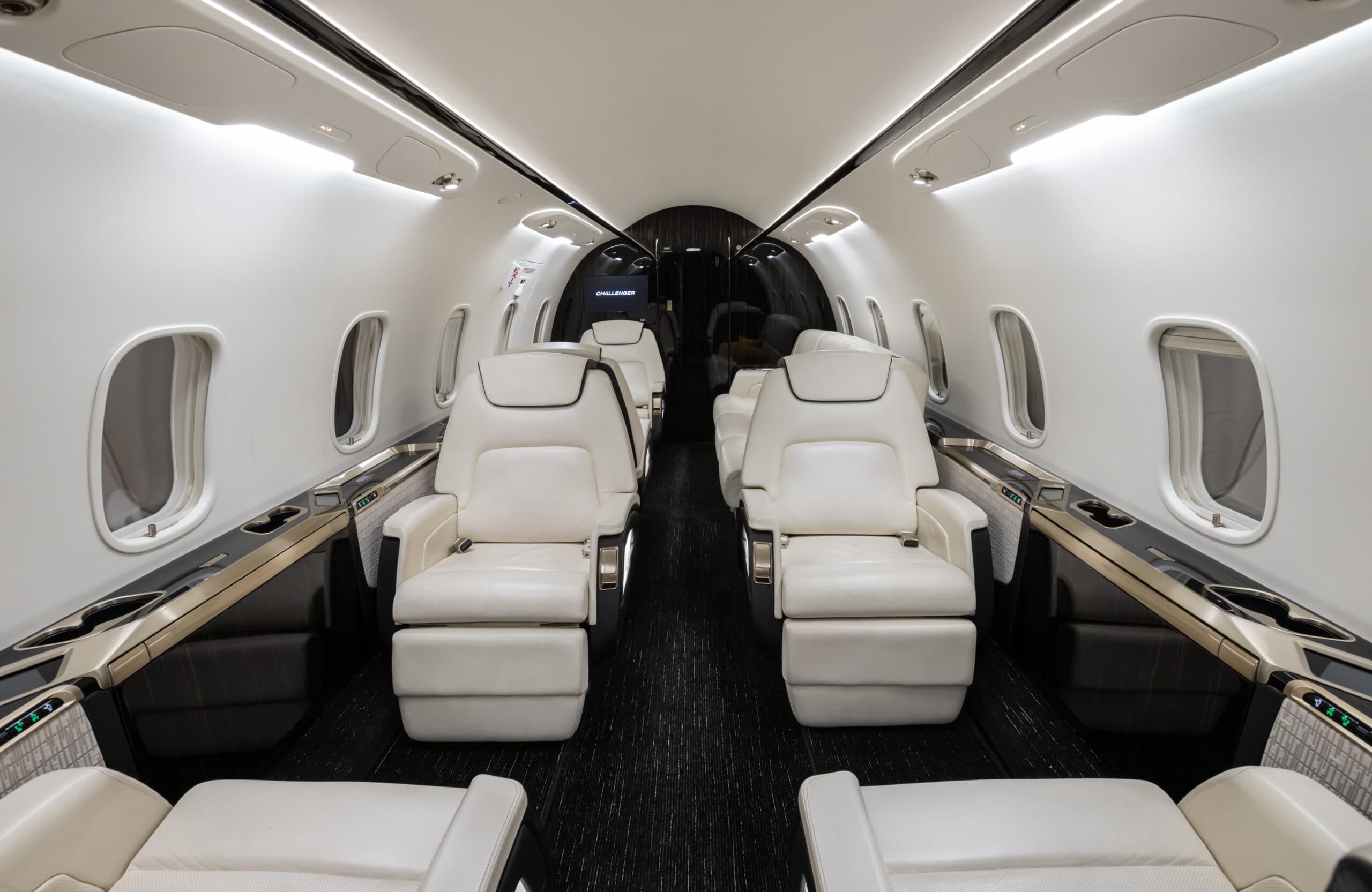 Challenger 350 N350LY