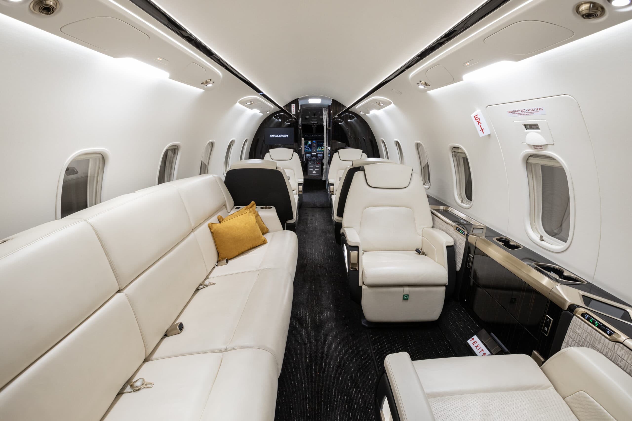 Challenger 350 N350LY