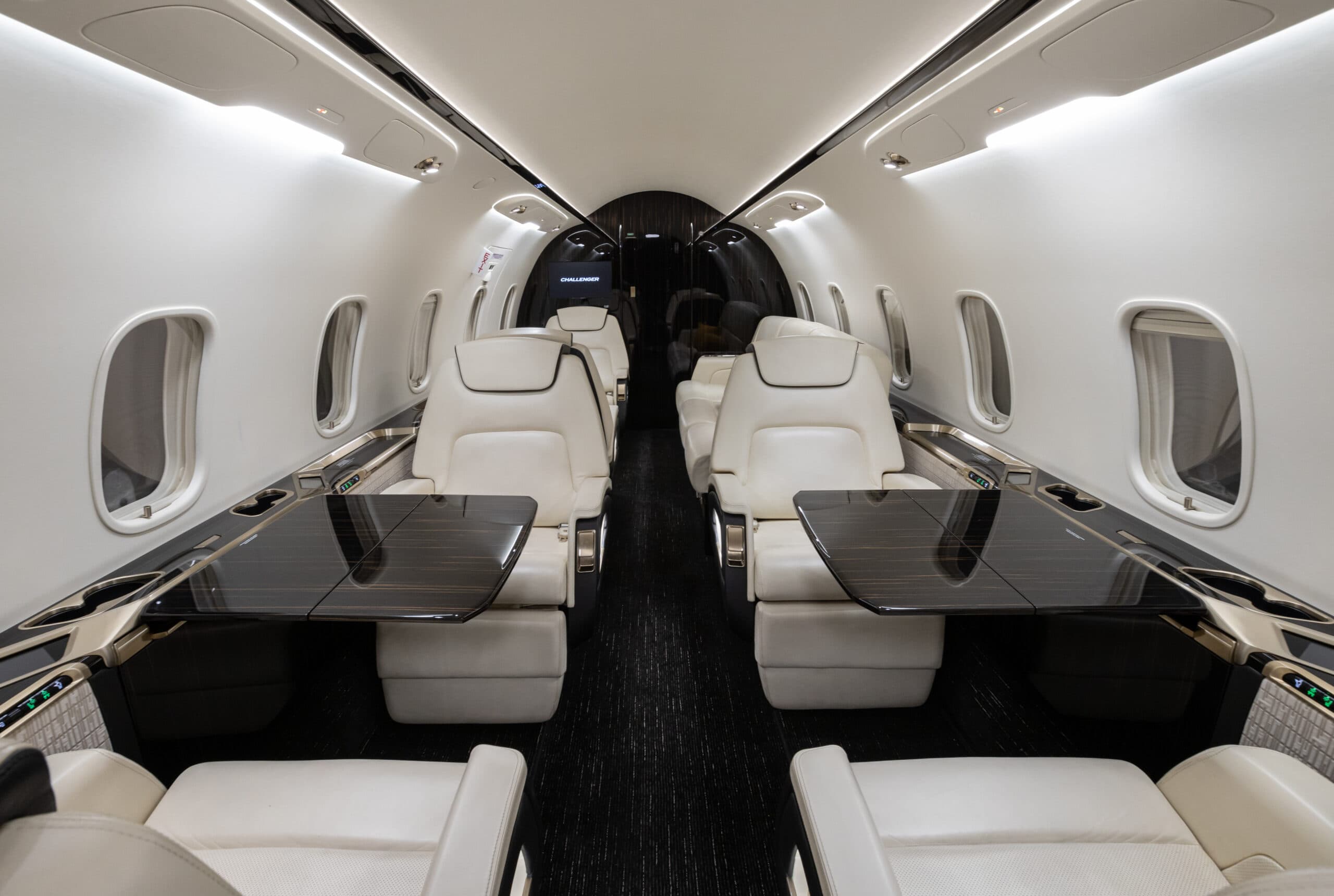 Challenger 350 N350LY