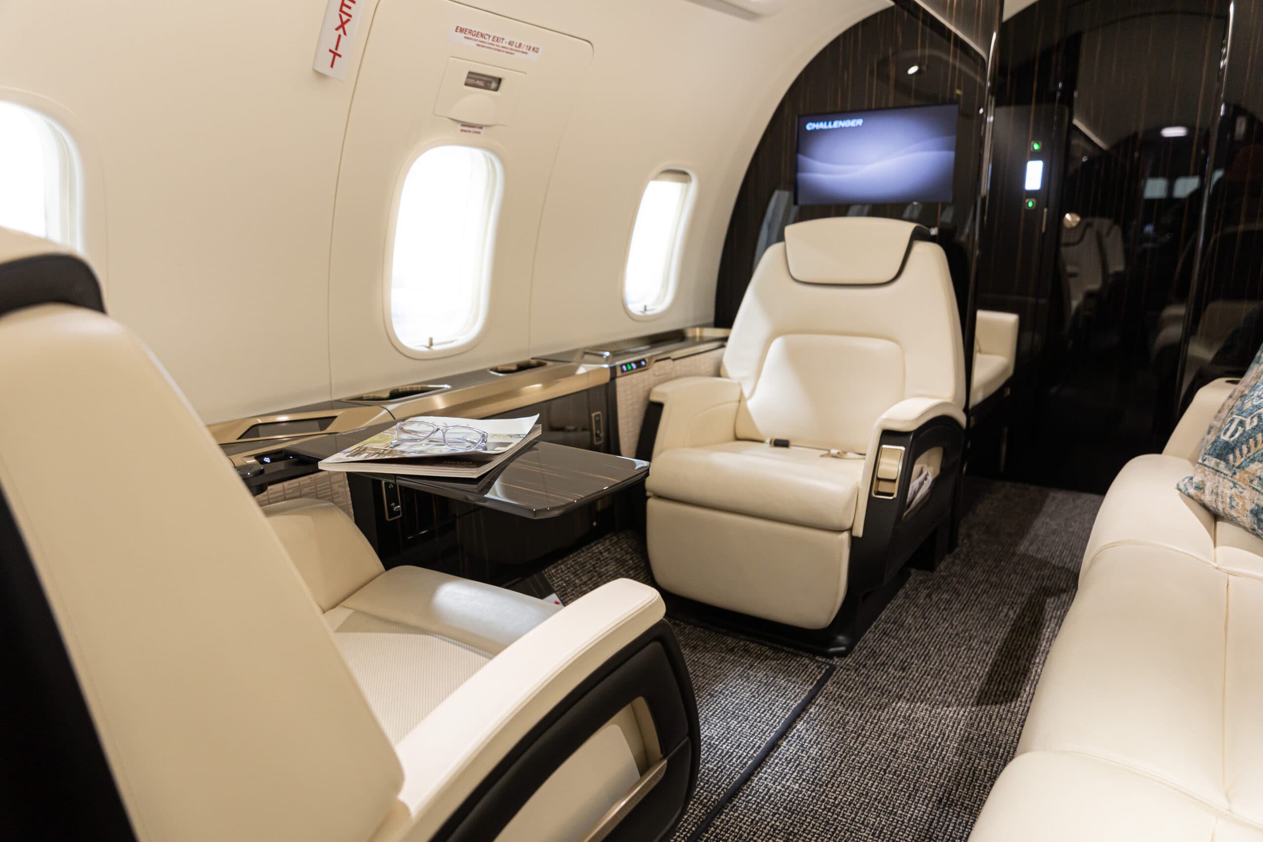 Challenger 350 N350NP