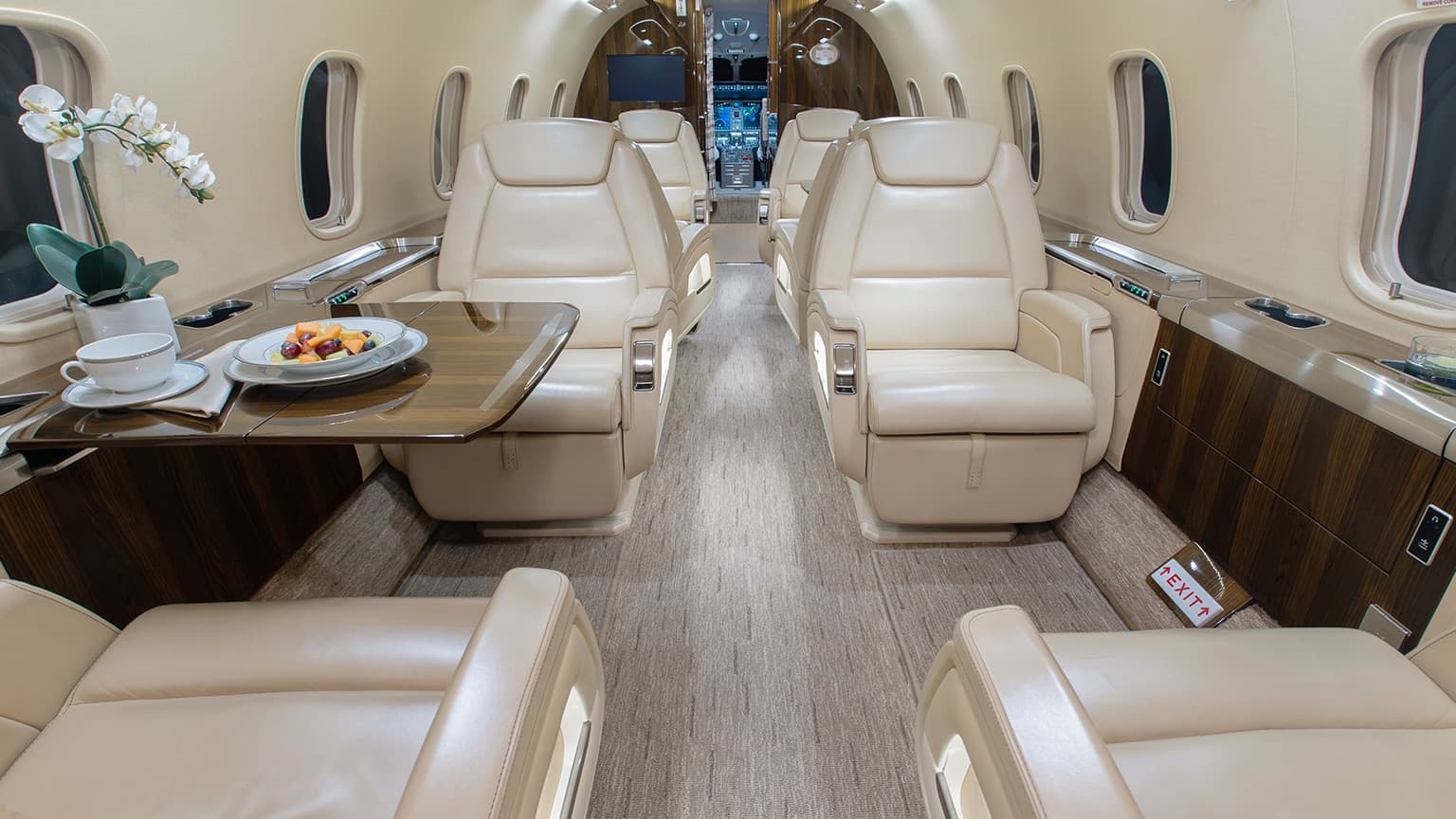 Challenger 350 N352JM