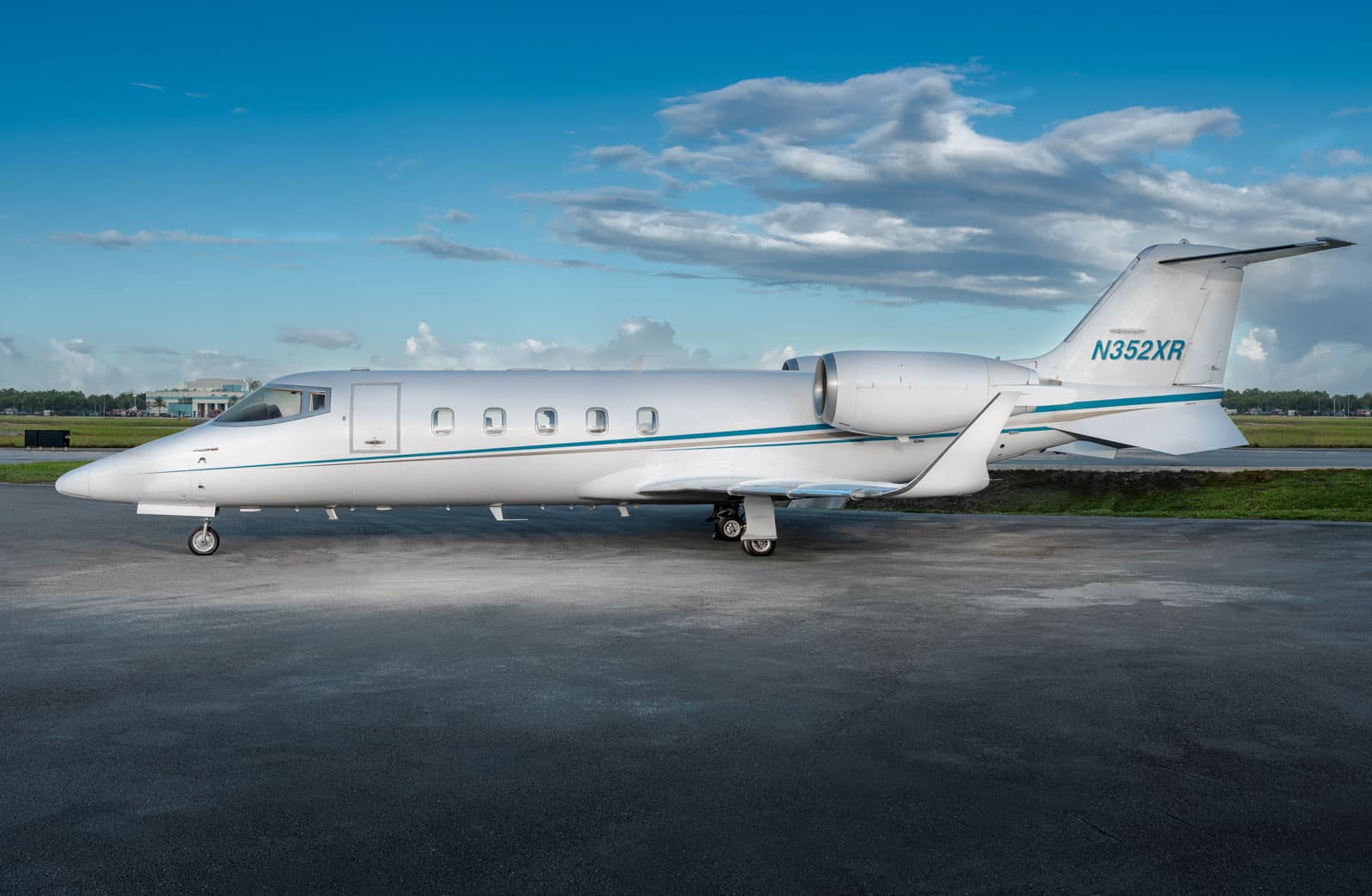 Learjet 60XR N352XR