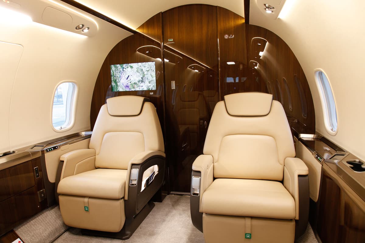 Challenger 350 N358MH