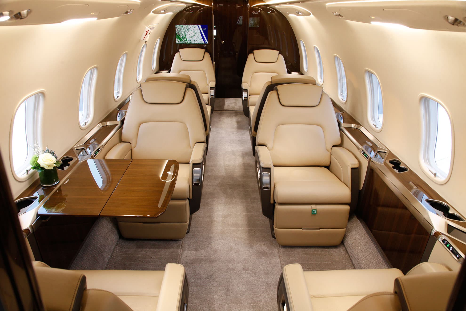 Challenger 350 N358MH