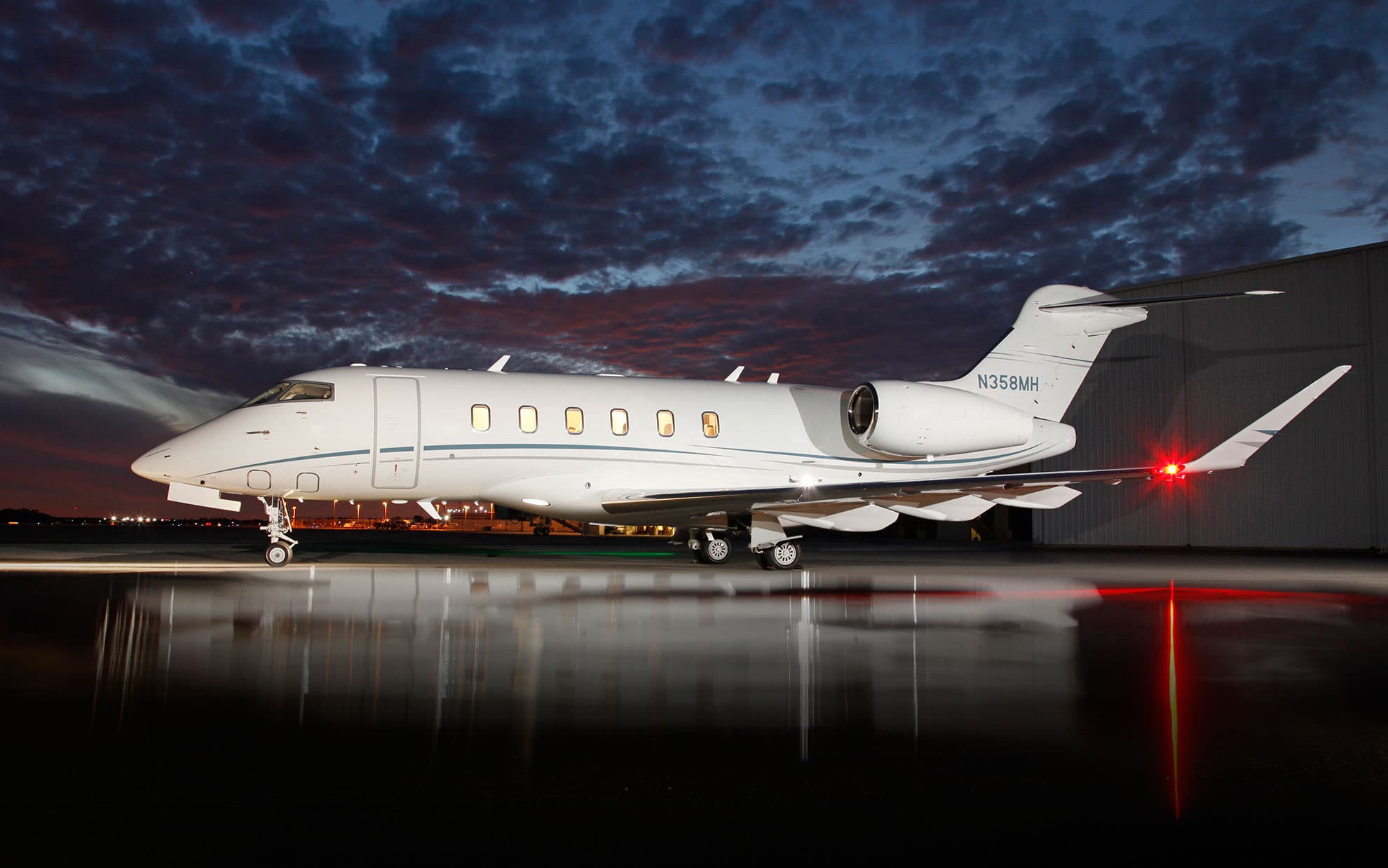 Challenger 350 N358MH