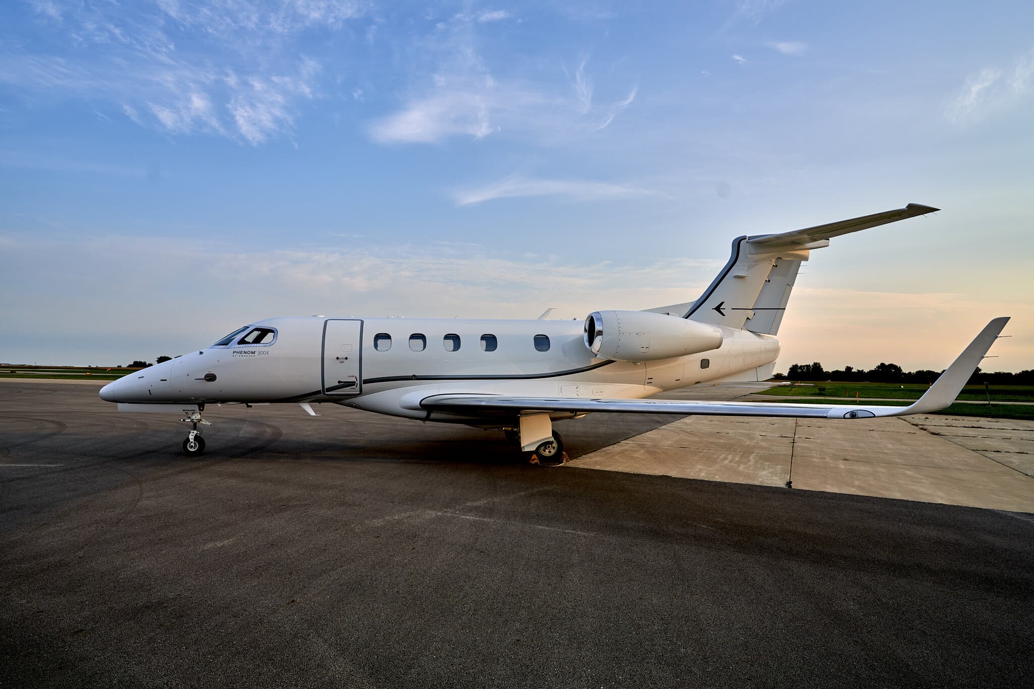 Embraer Phenom 300 N35EA