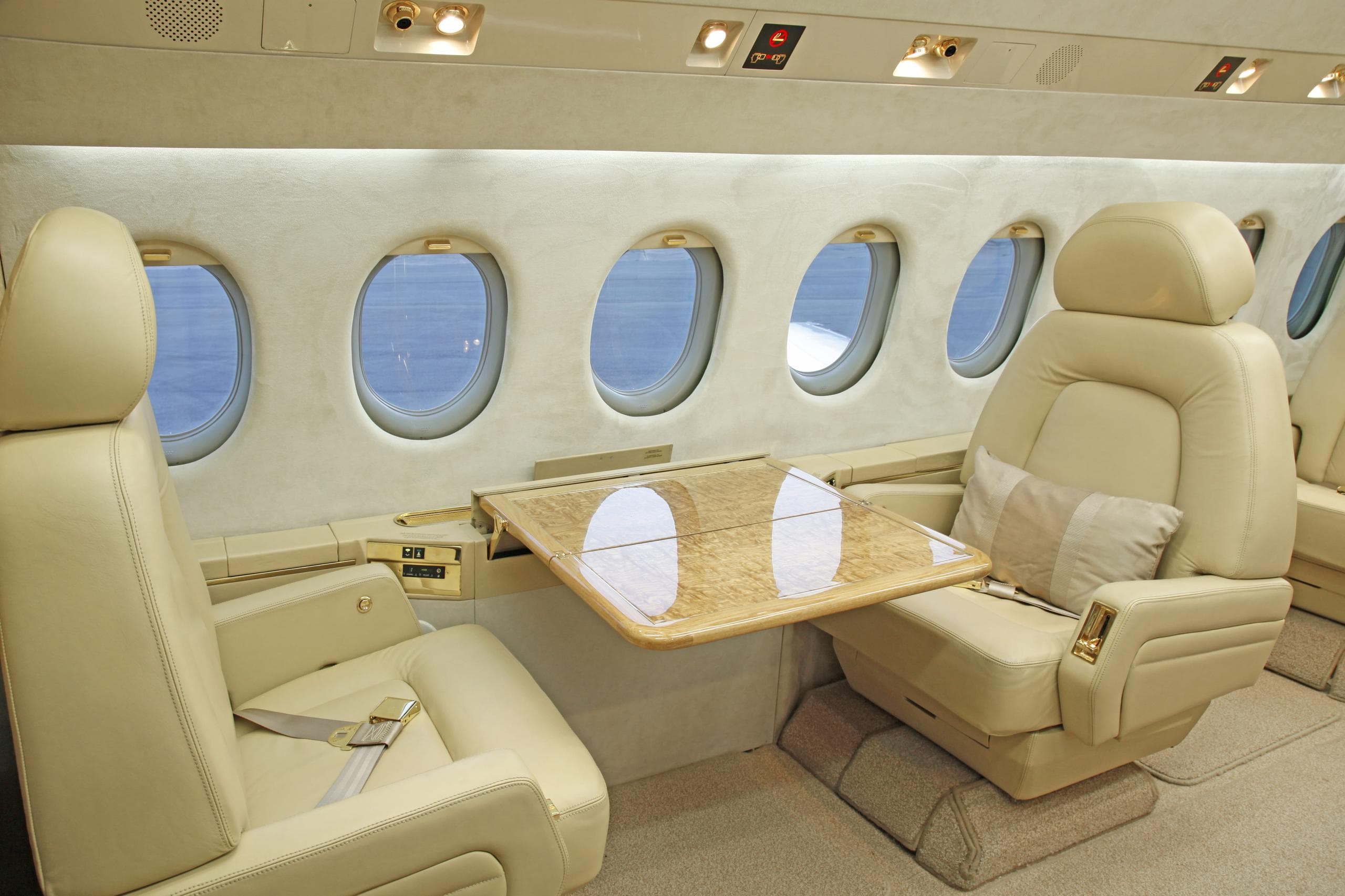 Falcon 900 N361K