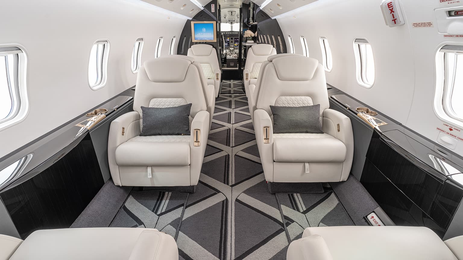 Challenger 300 N362JE