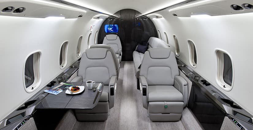 Challenger 350 N365AV