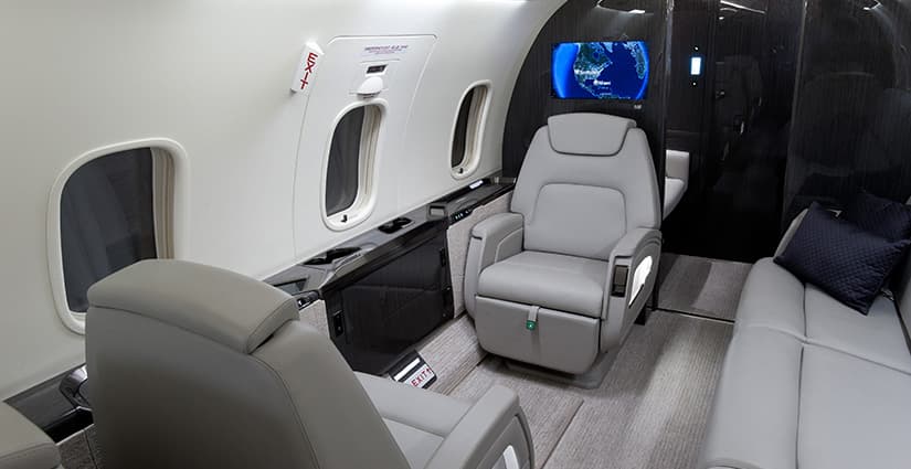 Challenger 350 N365AV