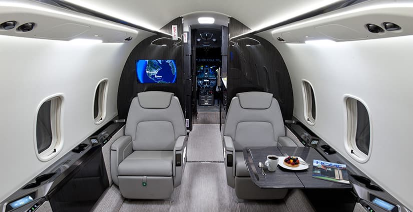 Challenger 350 N365AV