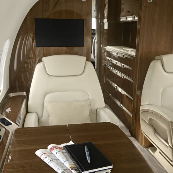 Challenger 350 N369LL