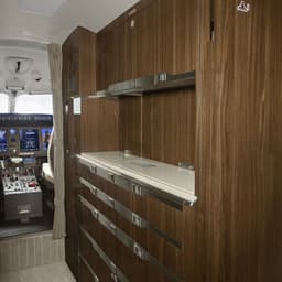 Challenger 350 N369LL