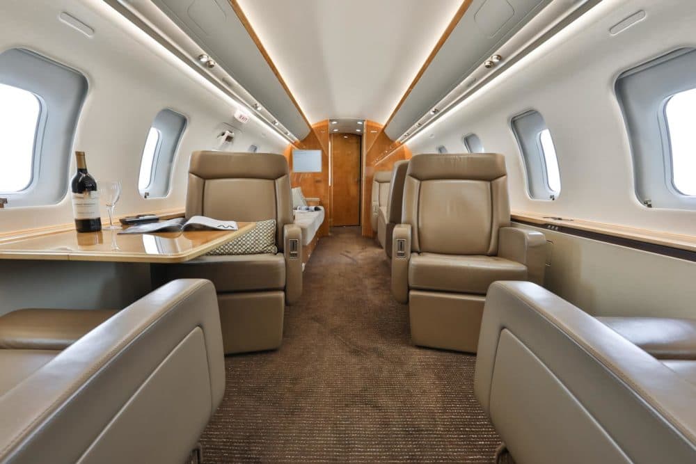 Challenger 605 N372G