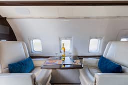 Challenger 604 N372MZ