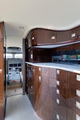 Challenger 604 N372MZ