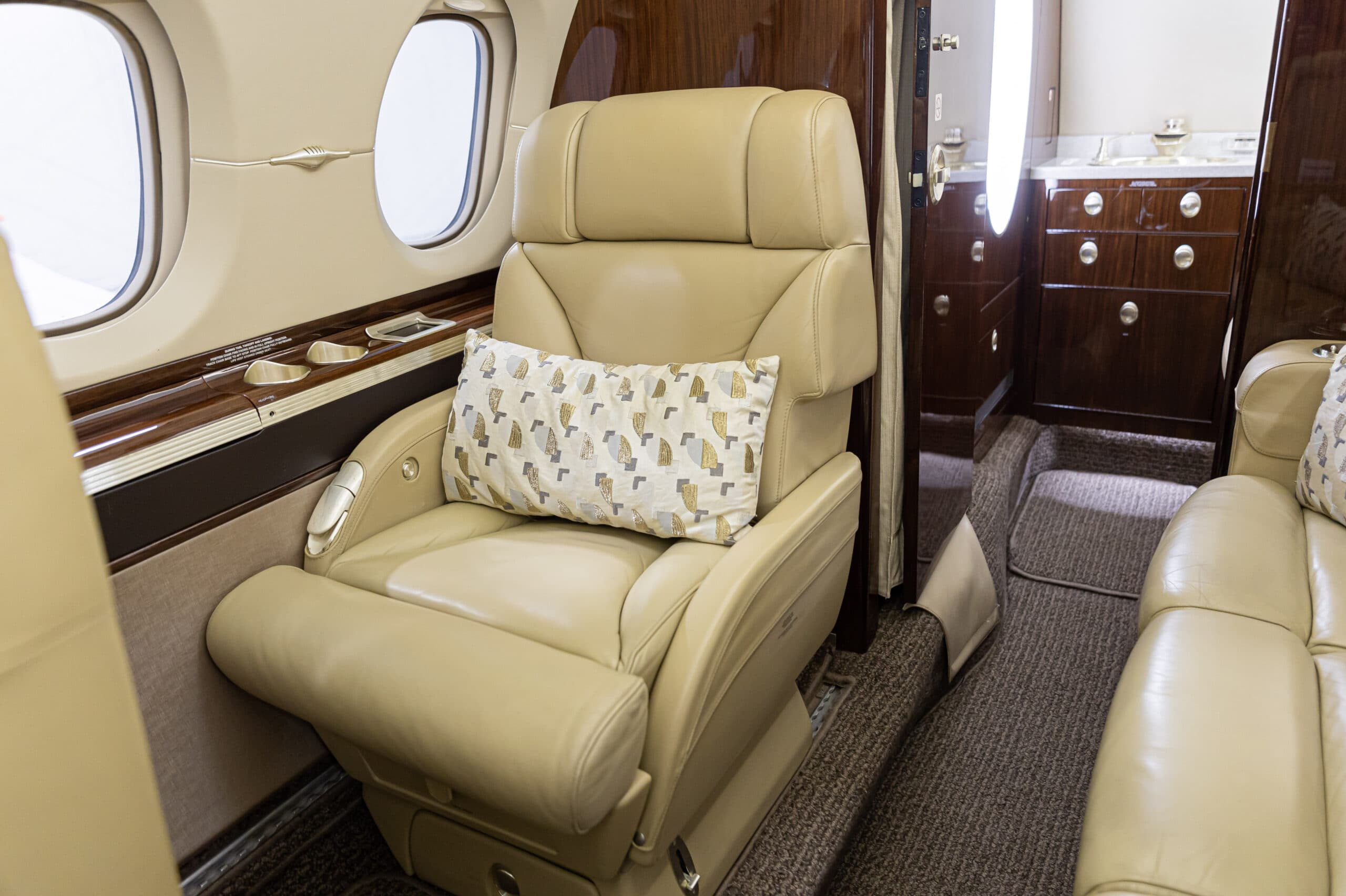 Hawker 900XP N377JC