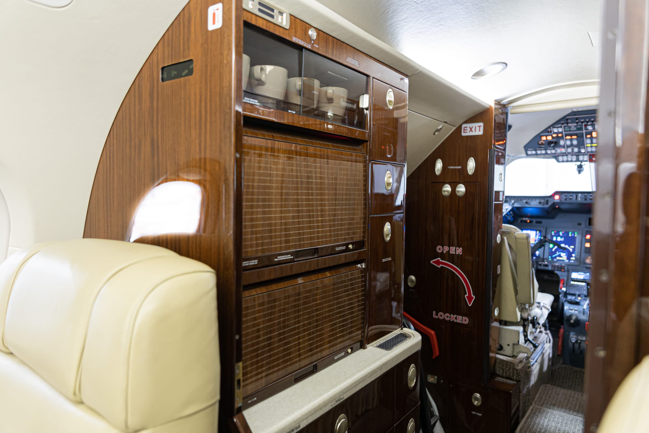 Hawker 900XP N377JC