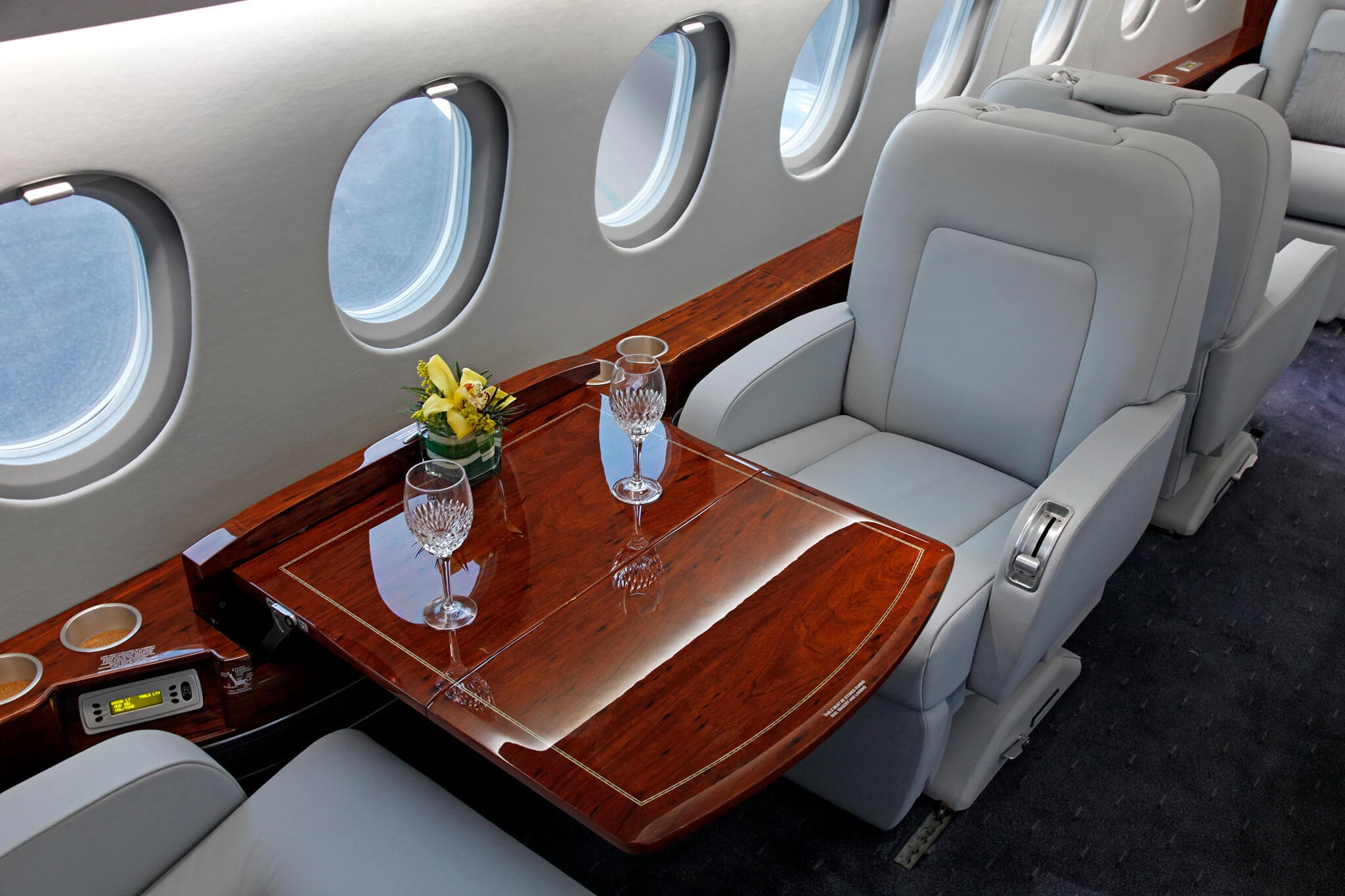 Falcon 2000EX N37HK